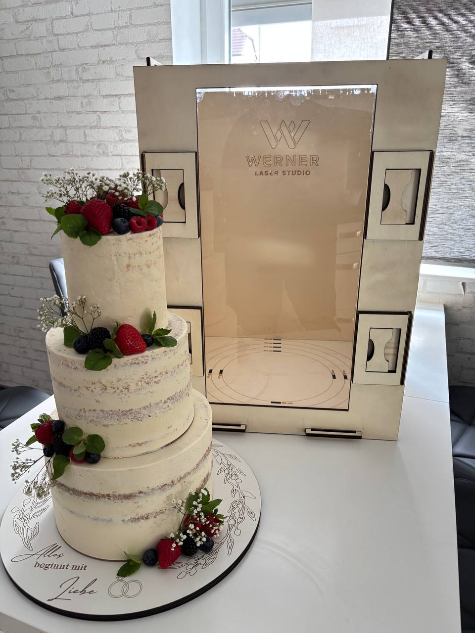 Profi Transportbox für Hochzeitstorten & Etagentorten (Holz/Acryl) – WERNER Laser Studio